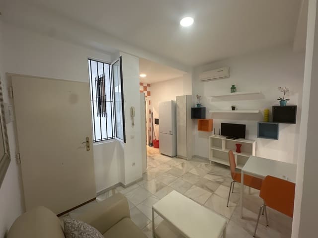 2 soveværelse Lejlighed til leje i Feria, Sevilla by - € 850 (Ref: 9815190)