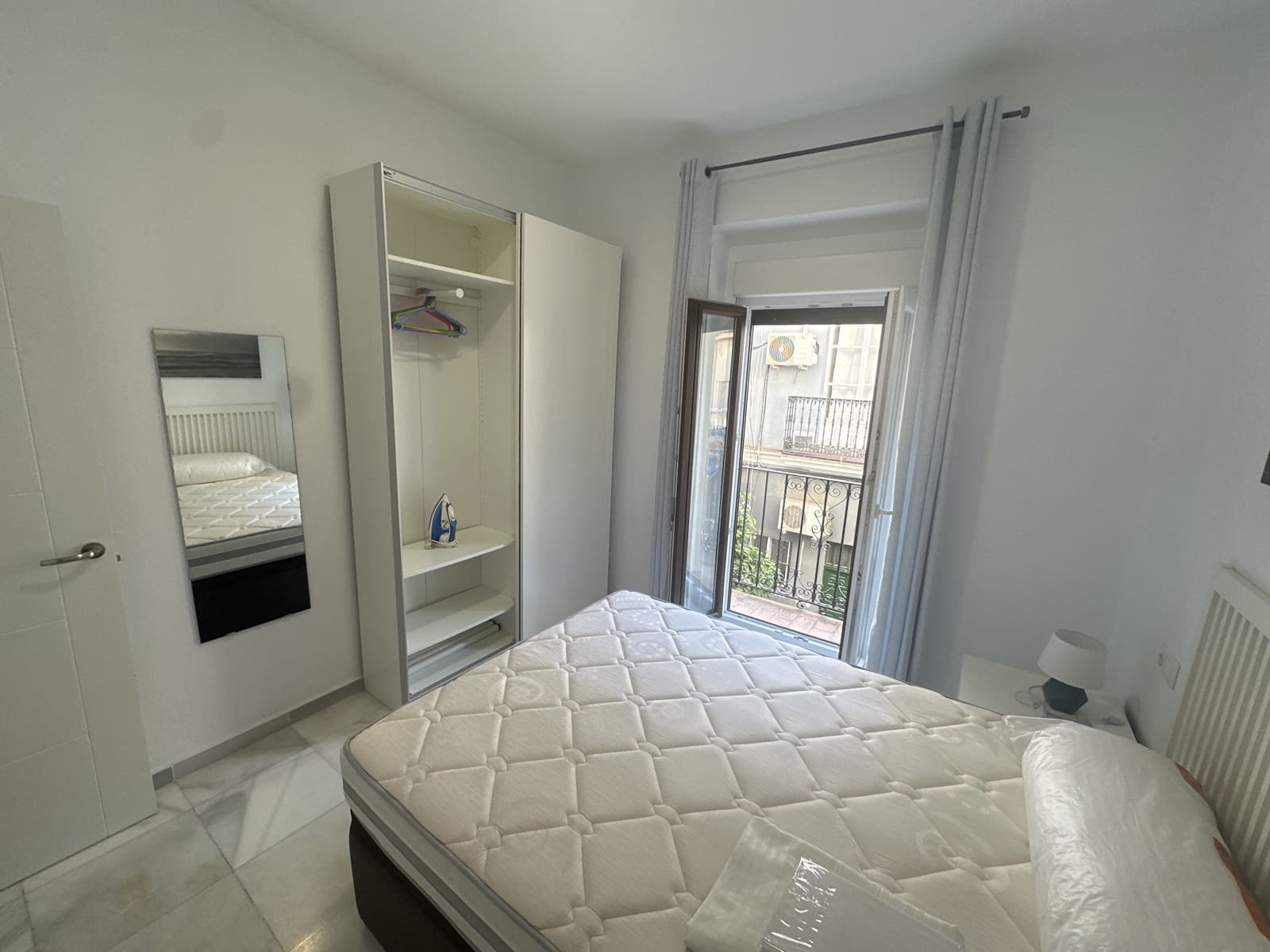 2 soveværelse Lejlighed til leje i Sevilla by - € 850 (Ref: 9815190)