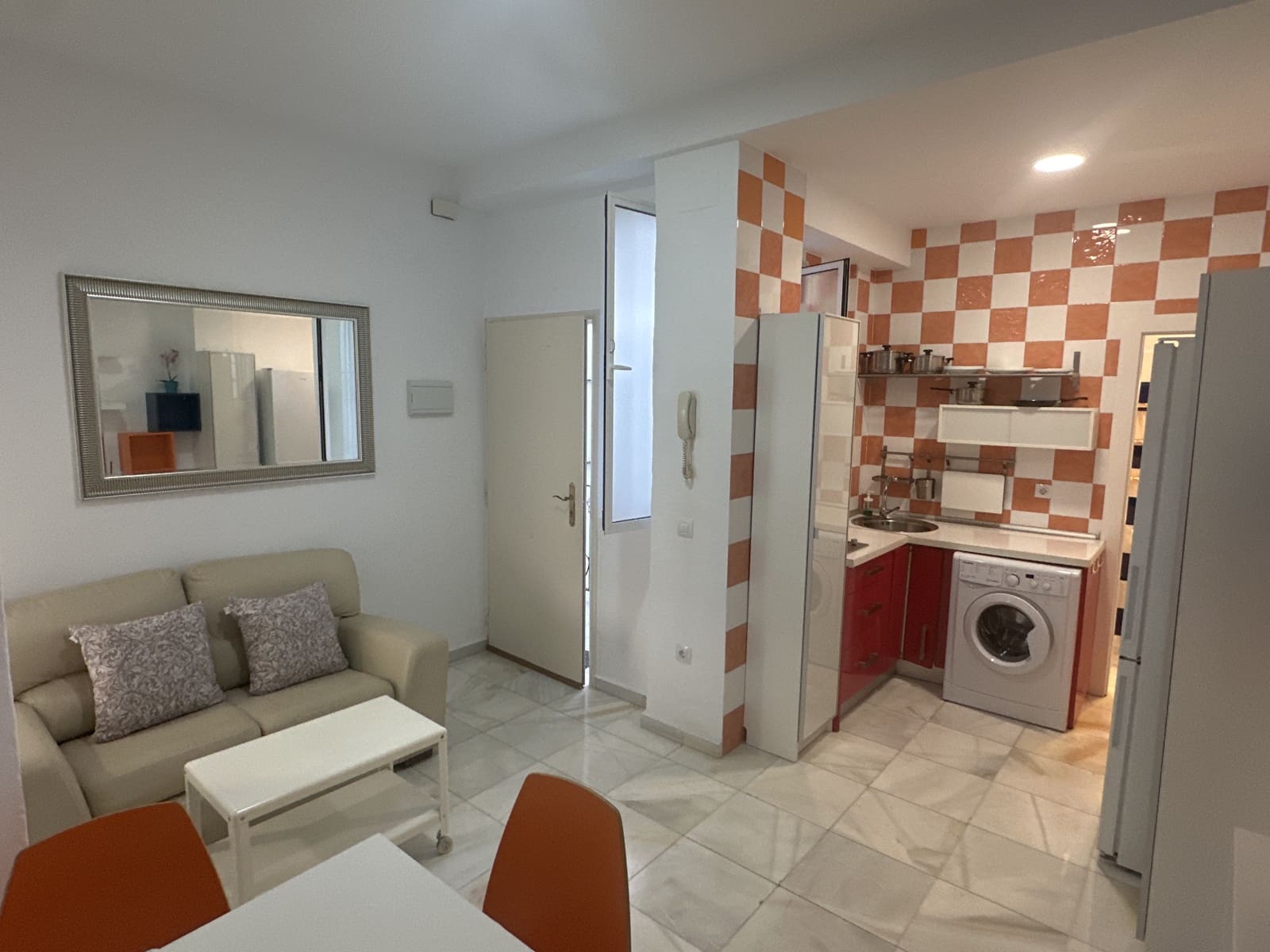 2 soveværelse Lejlighed til leje i Sevilla by - € 850 (Ref: 9815190)