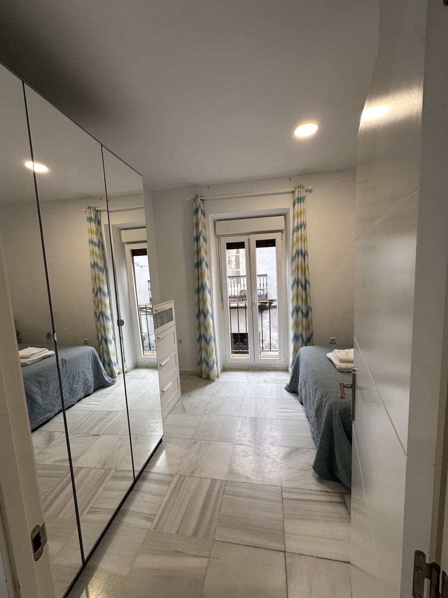 1 slaapkamer Appartement te huur in Sevilla stad - € 850 (Ref: 9826686)