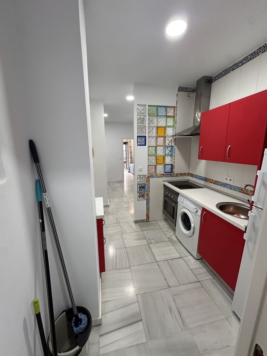 1 slaapkamer Appartement te huur in Sevilla stad - € 850 (Ref: 9826686)