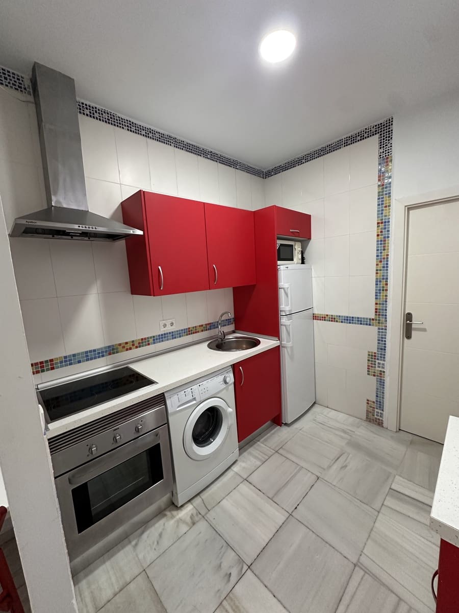 1 slaapkamer Appartement te huur in Sevilla stad - € 850 (Ref: 9826686)