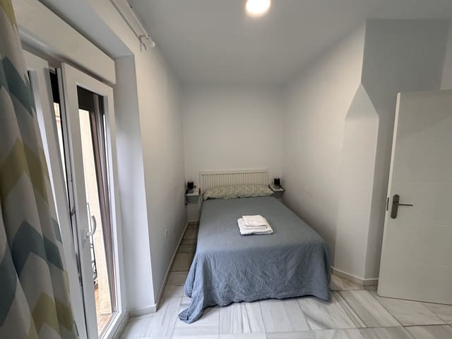 1 slaapkamer Appartement te huur in Feria, Sevilla stad - € 850 (Ref: 9826686)