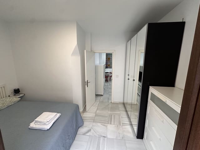1 slaapkamer Appartement te huur in Feria, Sevilla stad - € 850 (Ref: 9826686)