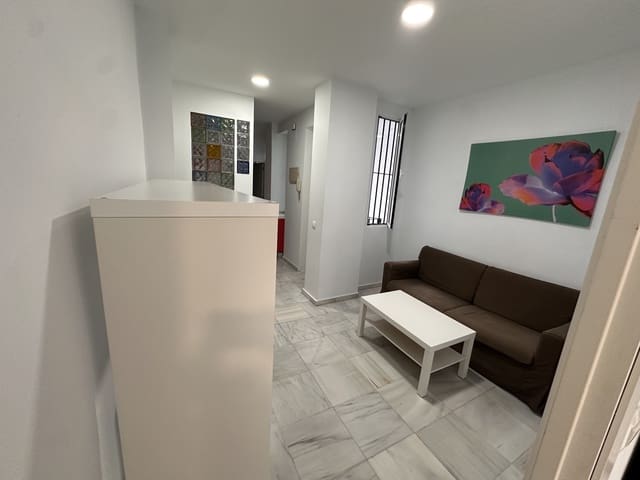 1 slaapkamer Appartement te huur in Feria, Sevilla stad - € 850 (Ref: 9826686)