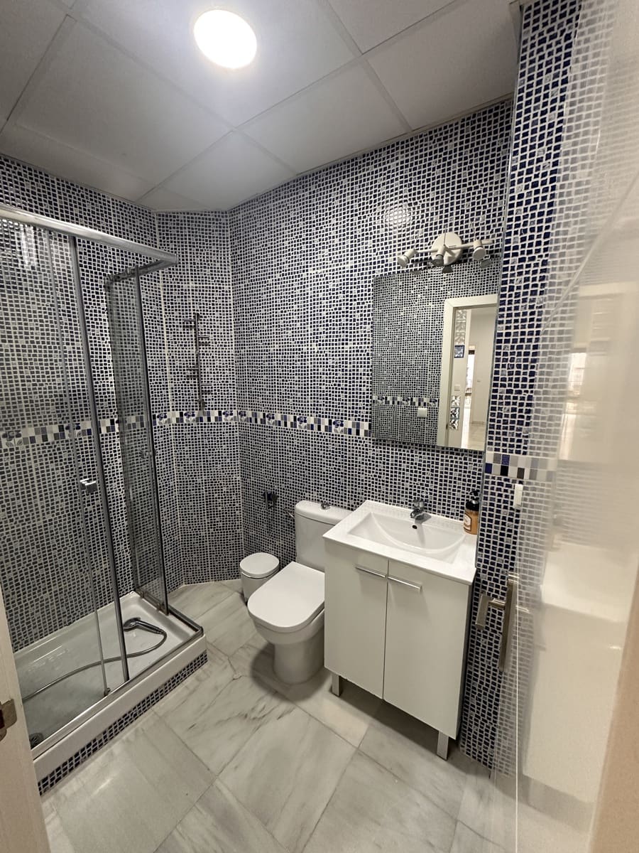 1 slaapkamer Appartement te huur in Sevilla stad - € 850 (Ref: 9826686)