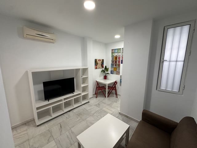 1 slaapkamer Appartement te huur in Feria, Sevilla stad - € 850 (Ref: 9826686)