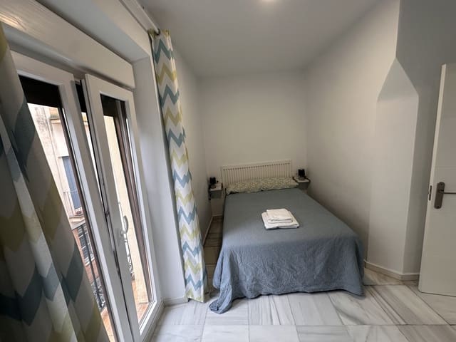 1 slaapkamer Appartement te huur in Feria, Sevilla stad - € 850 (Ref: 9826686)