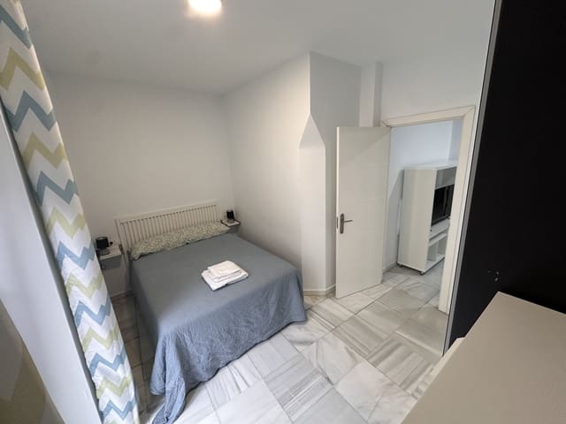 1 slaapkamer Appartement te huur in Feria, Sevilla stad - € 850 (Ref: 9826686)