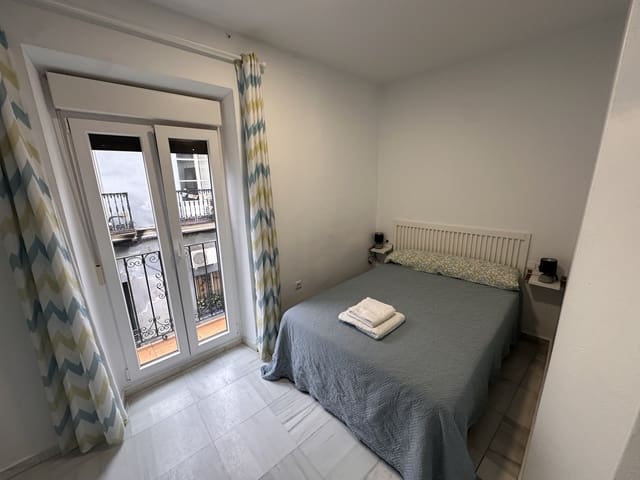 1 slaapkamer Appartement te huur in Feria, Sevilla stad - € 850 (Ref: 9826686)