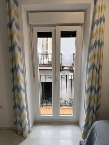 1 slaapkamer Appartement te huur in Feria, Sevilla stad - € 850 (Ref: 9826686)