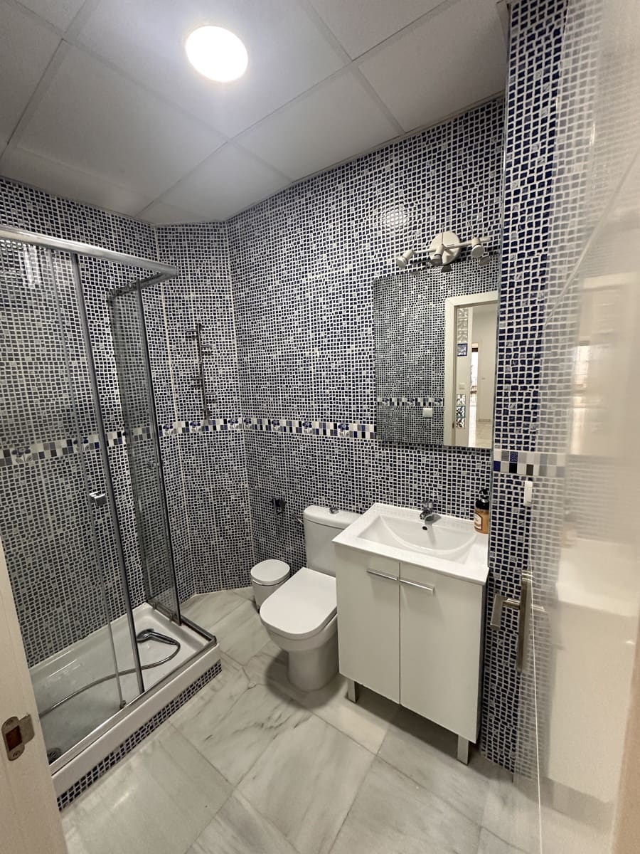 1 slaapkamer Appartement te huur in Sevilla stad - € 850 (Ref: 9826686)