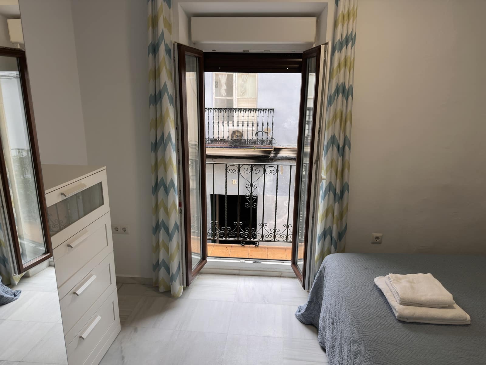 1 slaapkamer Appartement te huur in Sevilla stad - € 850 (Ref: 9826686)