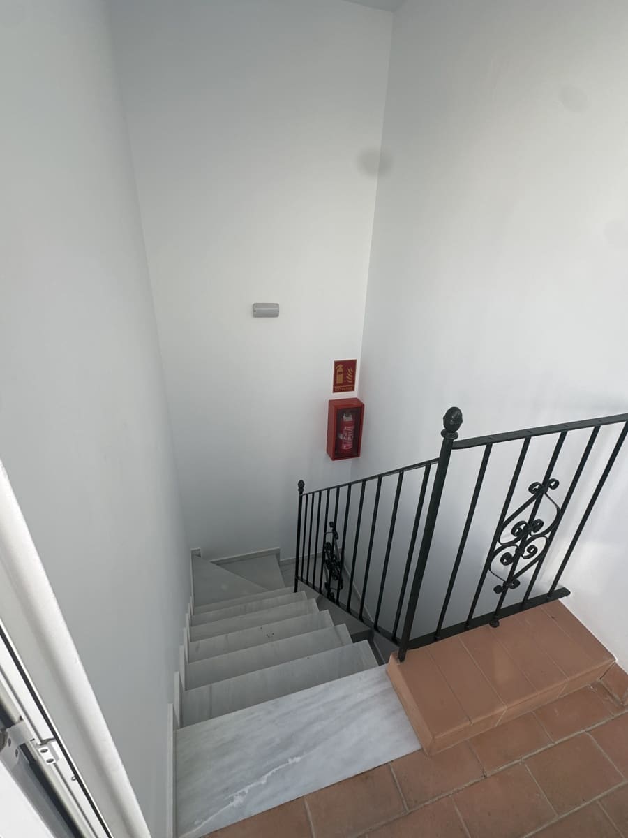 2 slaapkamer Appartement te huur in Sevilla stad - € 950 (Ref: 9826687)