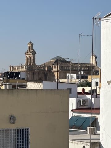 2 slaapkamer Appartement te huur in Feria, Sevilla stad - € 950 (Ref: 9826687)