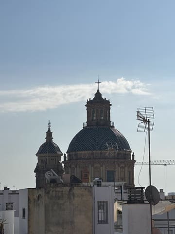 2 slaapkamer Appartement te huur in Feria, Sevilla stad - € 950 (Ref: 9826687)