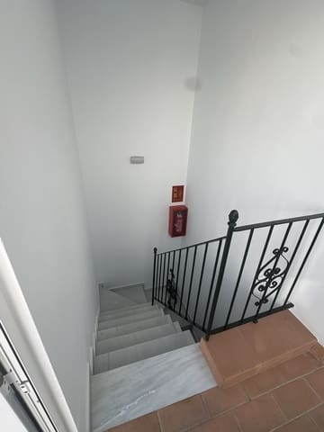 2 slaapkamer Appartement te huur in Feria, Sevilla stad - € 950 (Ref: 9826687)