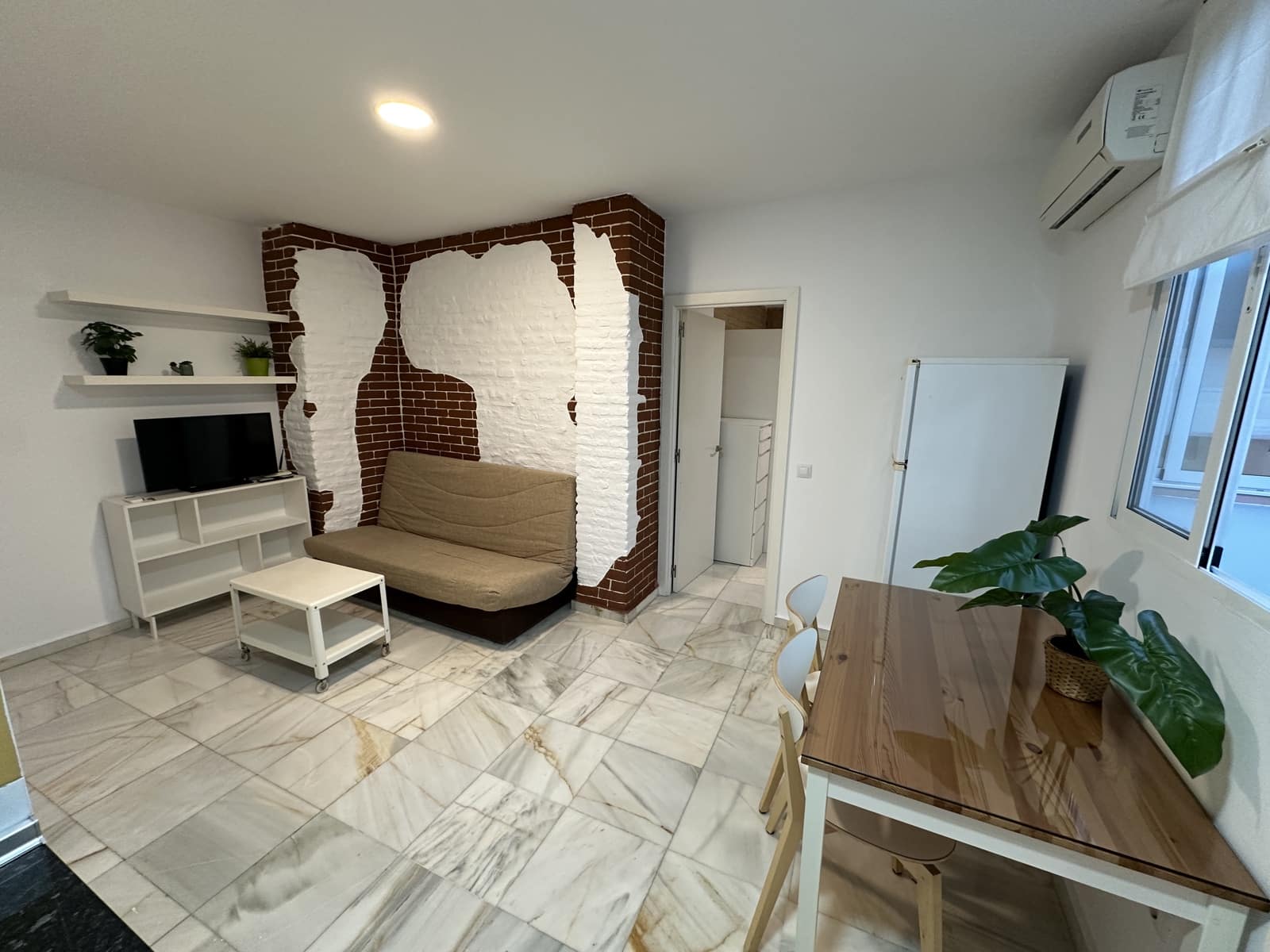 2 slaapkamer Appartement te huur in Sevilla stad - € 950 (Ref: 9826687)