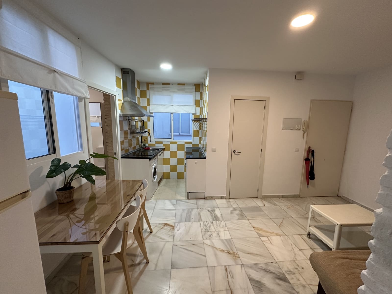 2 slaapkamer Appartement te huur in Sevilla stad - € 950 (Ref: 9826687)