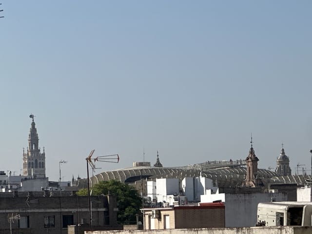 2 slaapkamer Appartement te huur in Feria, Sevilla stad - € 950 (Ref: 9826687)