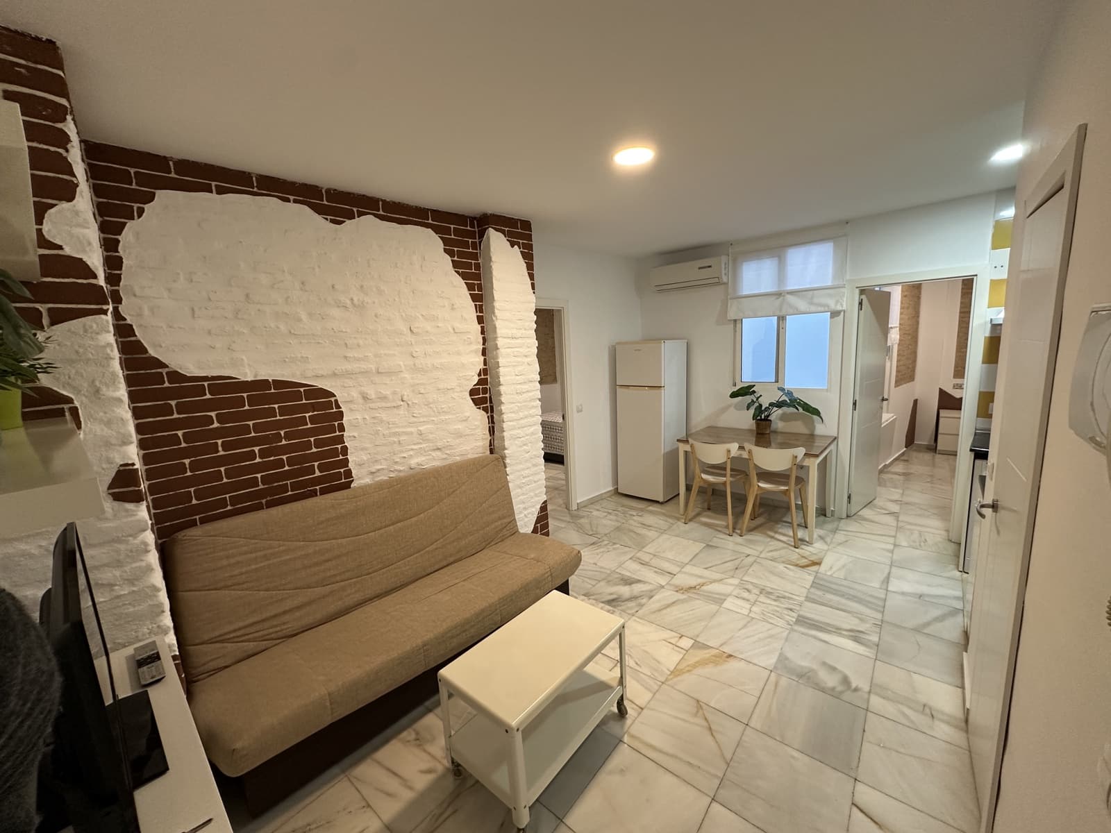 2 slaapkamer Appartement te huur in Sevilla stad - € 950 (Ref: 9826687)