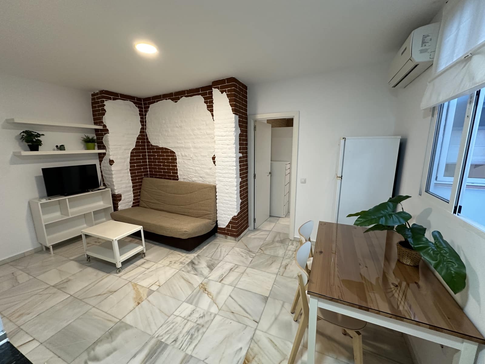 2 slaapkamer Appartement te huur in Sevilla stad - € 950 (Ref: 9826687)