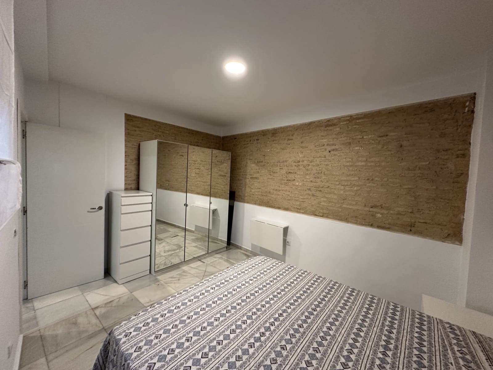 2 slaapkamer Appartement te huur in Sevilla stad - € 950 (Ref: 9826687)