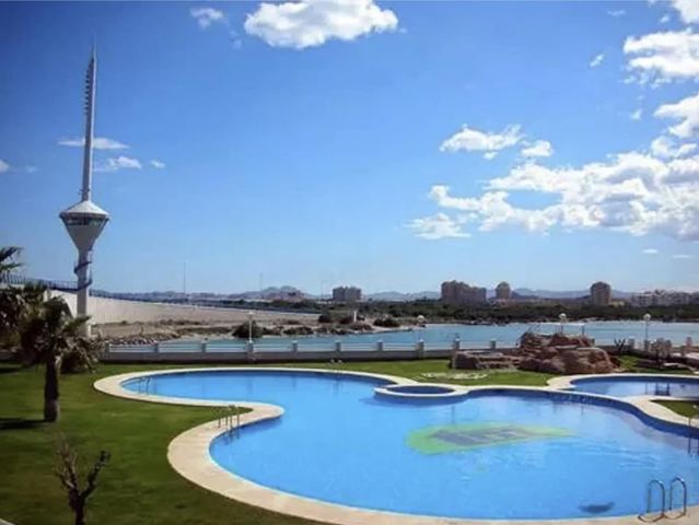 Apartamento de 1 habitación en La Manga del Mar Menor en alquiler con piscina garaje - 800 € (Ref: 10124735)