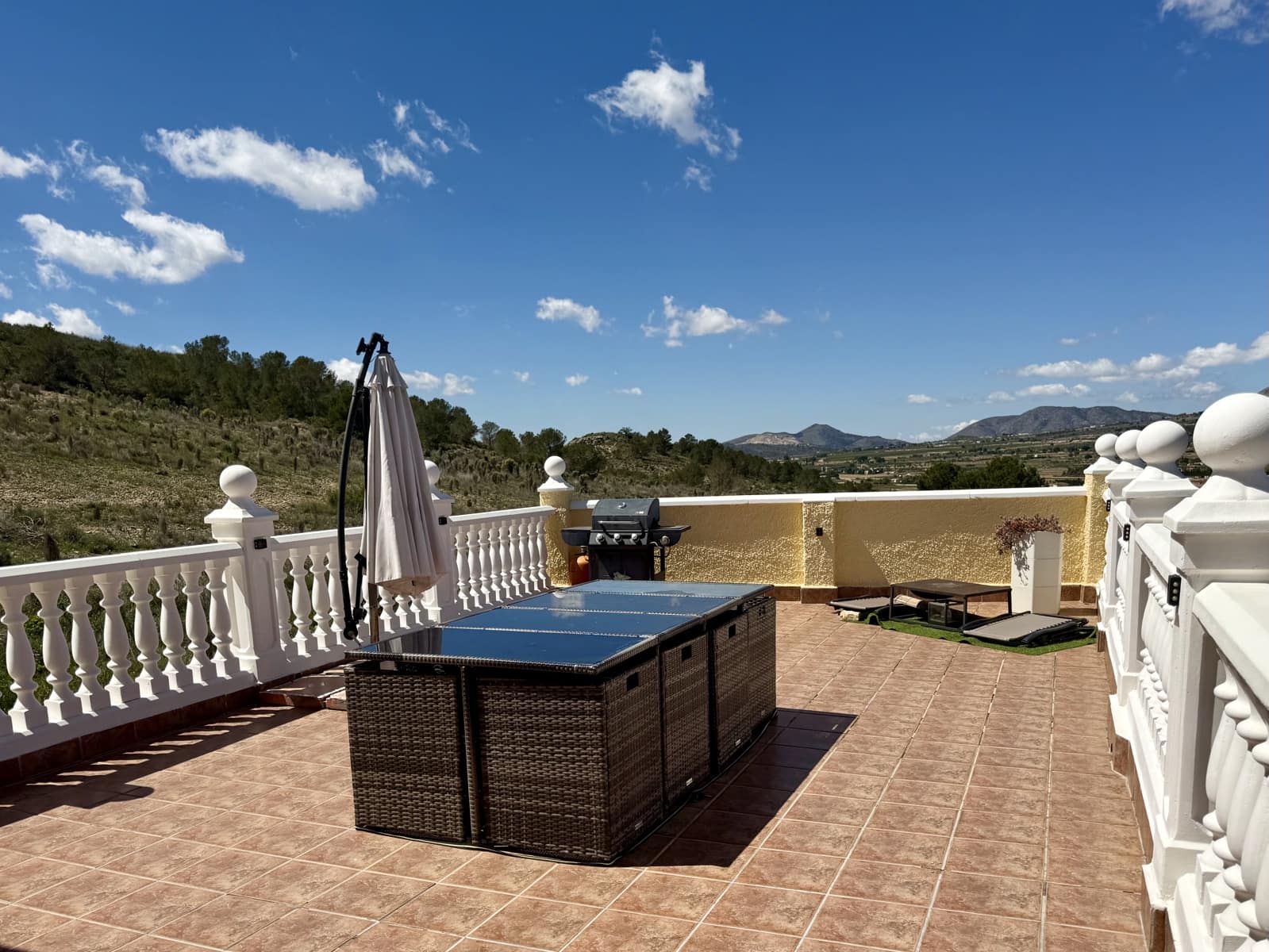 8 slaapkamer Villa te koop in Hondon de las Nieves met zwembad - € 900.000 (Ref: 9759376)