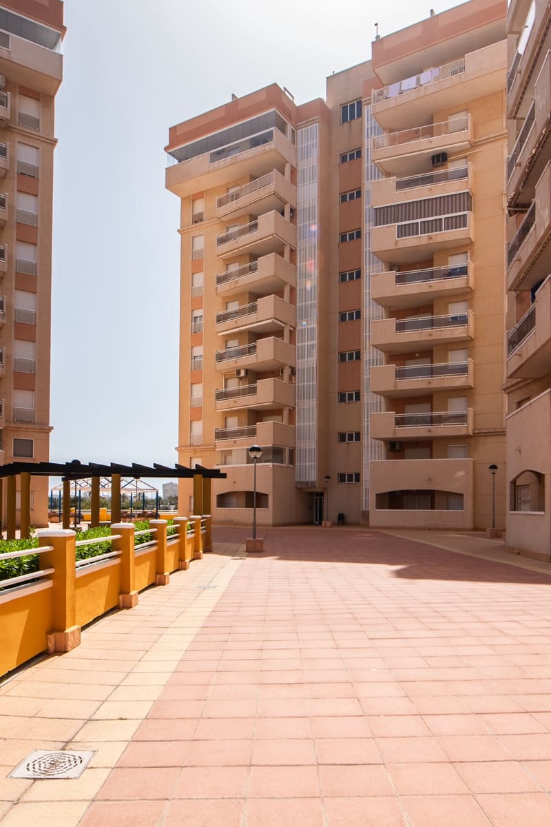 3 soverom Leilighet til salgs i La Manga del Mar Menor med svømmebasseng garasje - € 199 000 (Ref: 9773540)