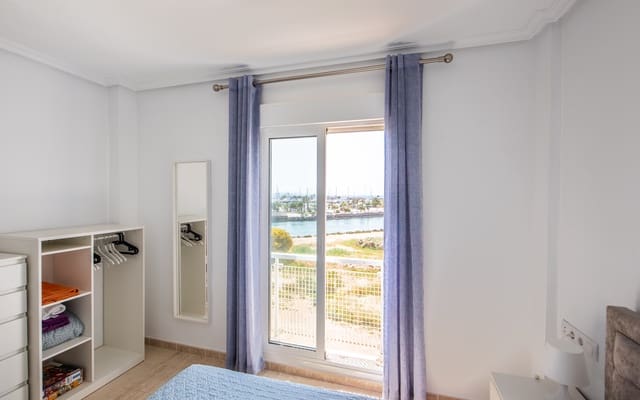 3 soveværelse Lejlighed til salg i La Manga del Mar Menor med swimmingpool garage - € 199.000 (Ref: 9773540)