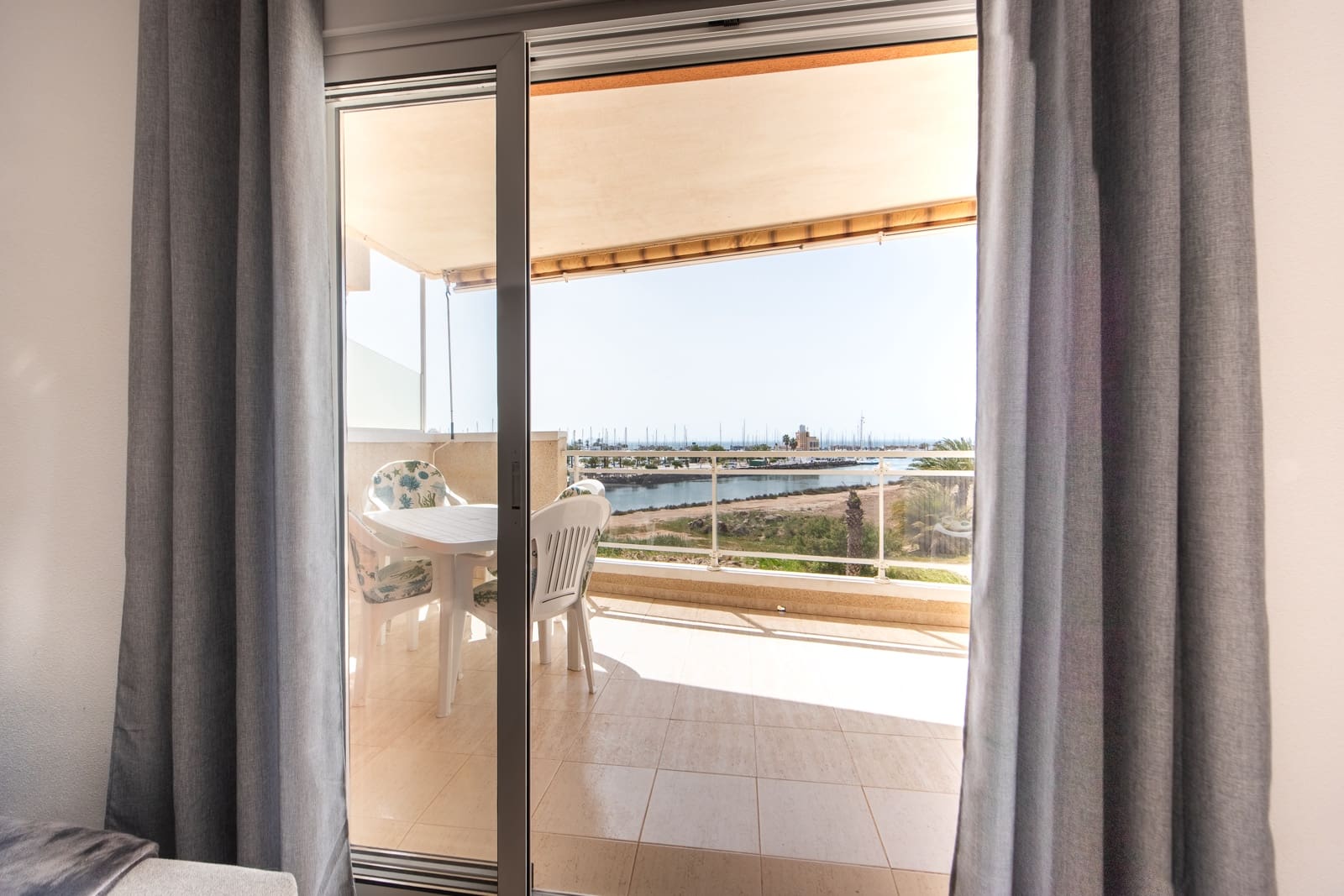 3 soverom Leilighet til salgs i La Manga del Mar Menor med svømmebasseng garasje - € 199 000 (Ref: 9773540)