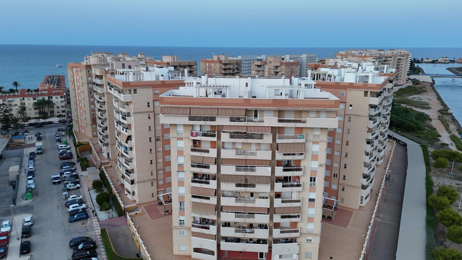 3 soverom Leilighet til salgs i La Manga del Mar Menor med svømmebasseng garasje - € 199 000 (Ref: 9773540)