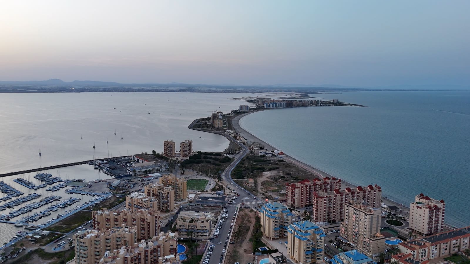 3 soverom Leilighet til salgs i La Manga del Mar Menor med svømmebasseng garasje - € 199 000 (Ref: 9773540)