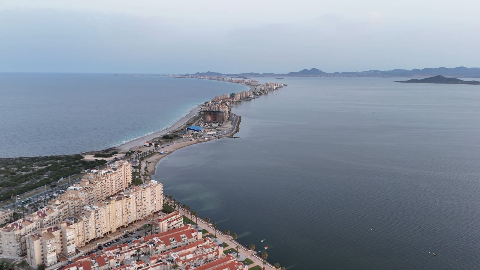 3 soverom Leilighet til salgs i La Manga del Mar Menor med svømmebasseng garasje - € 199 000 (Ref: 9773540)