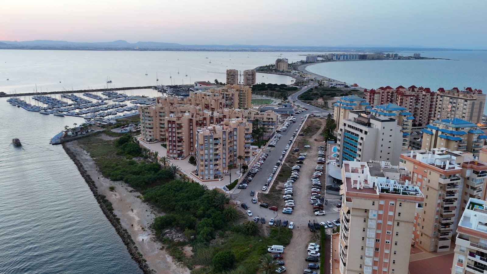 3 soverom Leilighet til salgs i La Manga del Mar Menor med svømmebasseng garasje - € 199 000 (Ref: 9773540)