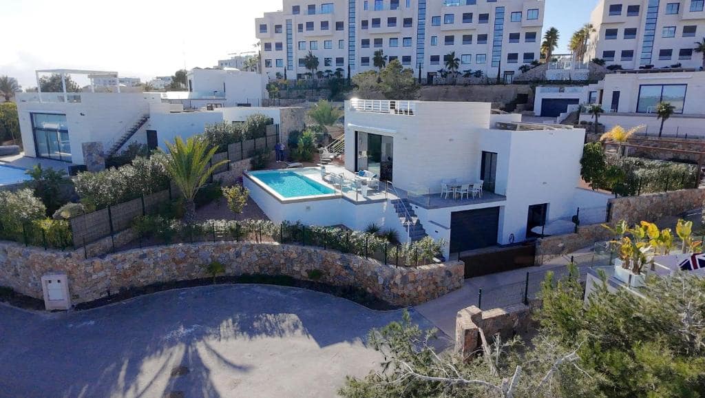 4 makuuhuone Huvila vuokrattavana paikassa Orihuela mukana uima-altaan 
autotalli - 2 500 € (Ref: 9778406)