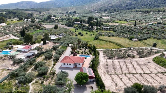 3 slaapkamer Villa te koop in Calasparra met zwembad garage - € 365.000 (Ref: 9818647)