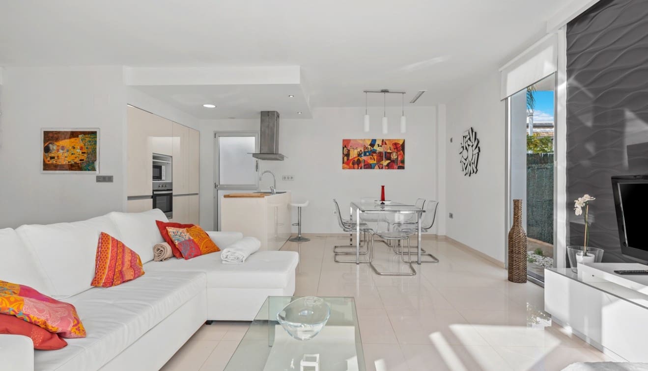 3 bedroom Villa for sale in Rojales with pool garage - € 410,000 (Ref: 9759596)