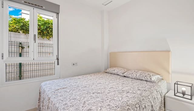 Chalet de 3 habitaciones en Rojales en venta con piscina garaje - 410.000 € (Ref: 9759596)