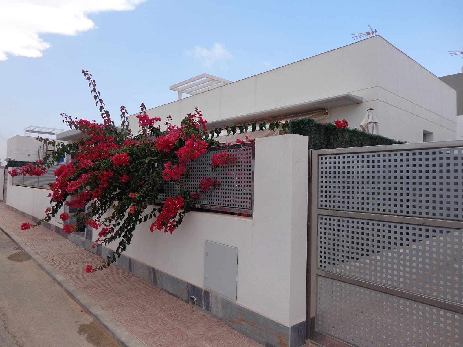 3 bedroom Villa for sale in Rojales with pool garage - € 410,000 (Ref: 9759596)