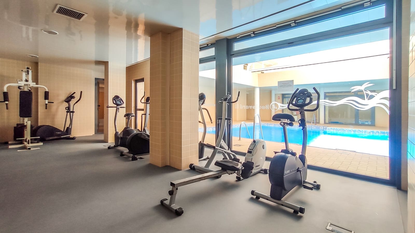 2 soveværelse Penthouse til salg i Roquetas de Mar med swimmingpool garage - € 240.000 (Ref: 9750920)