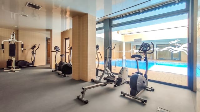 2 soveværelse Penthouse til salg i Roquetas de Mar med swimmingpool garage - € 240.000 (Ref: 9750920)