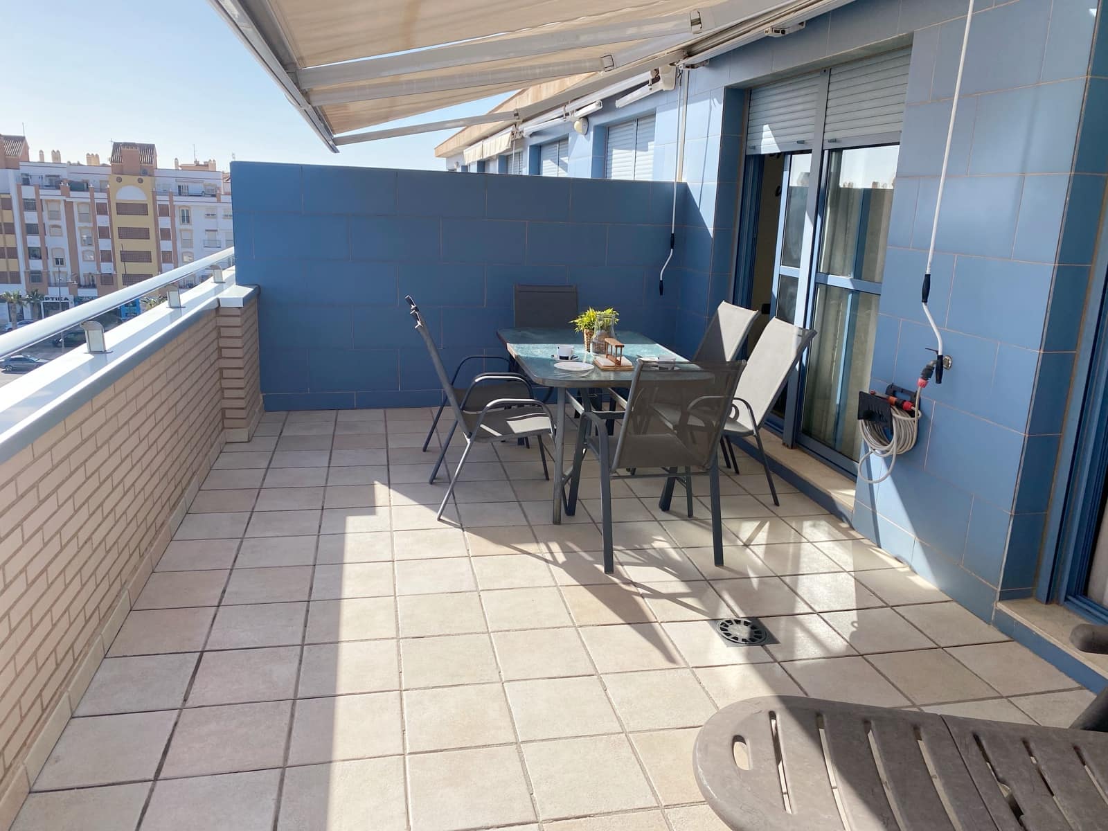 2 soveværelse Penthouse til salg i Roquetas de Mar med swimmingpool garage - € 240.000 (Ref: 9750920)