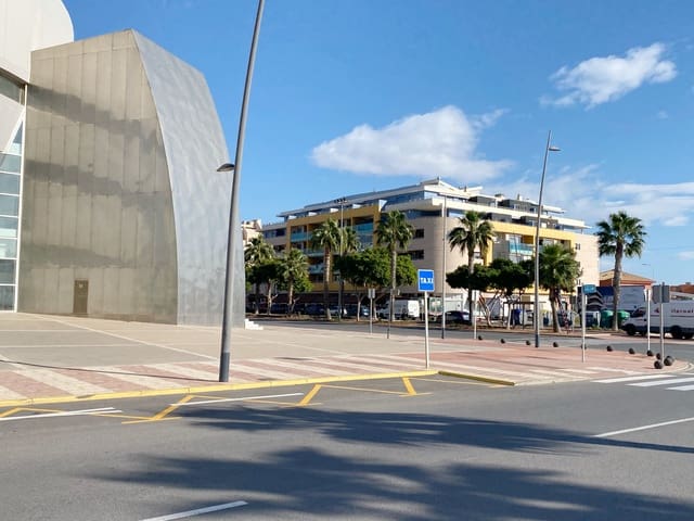 2 soveværelse Penthouse til salg i Roquetas de Mar med swimmingpool garage - € 240.000 (Ref: 9750920)