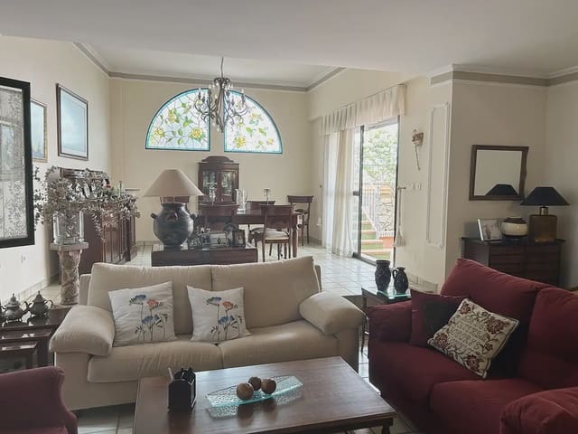 Chalet de 5 habitaciones en Algeciras en venta con piscina garaje - 380.000 € (Ref: 9977747)