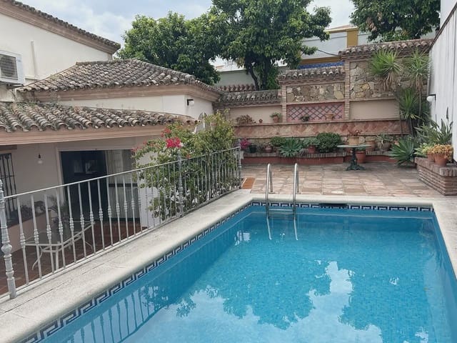 Chalet de 5 habitaciones en Algeciras en venta con piscina garaje - 380.000 € (Ref: 9977747)