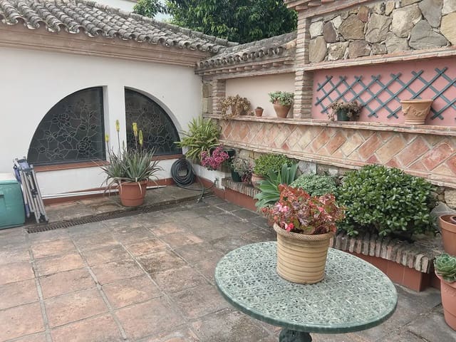 Chalet de 5 habitaciones en Algeciras en venta con piscina garaje - 380.000 € (Ref: 9977747)