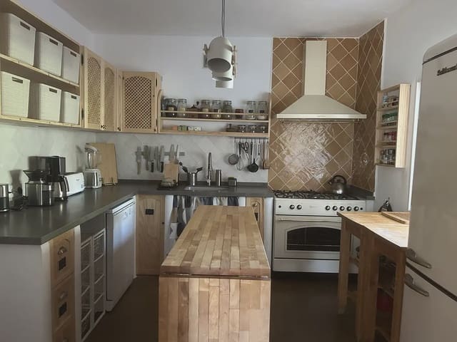 7 bedroom Hotel for sale in Tarifa with garage - € 880,000 (Ref: 9977748)