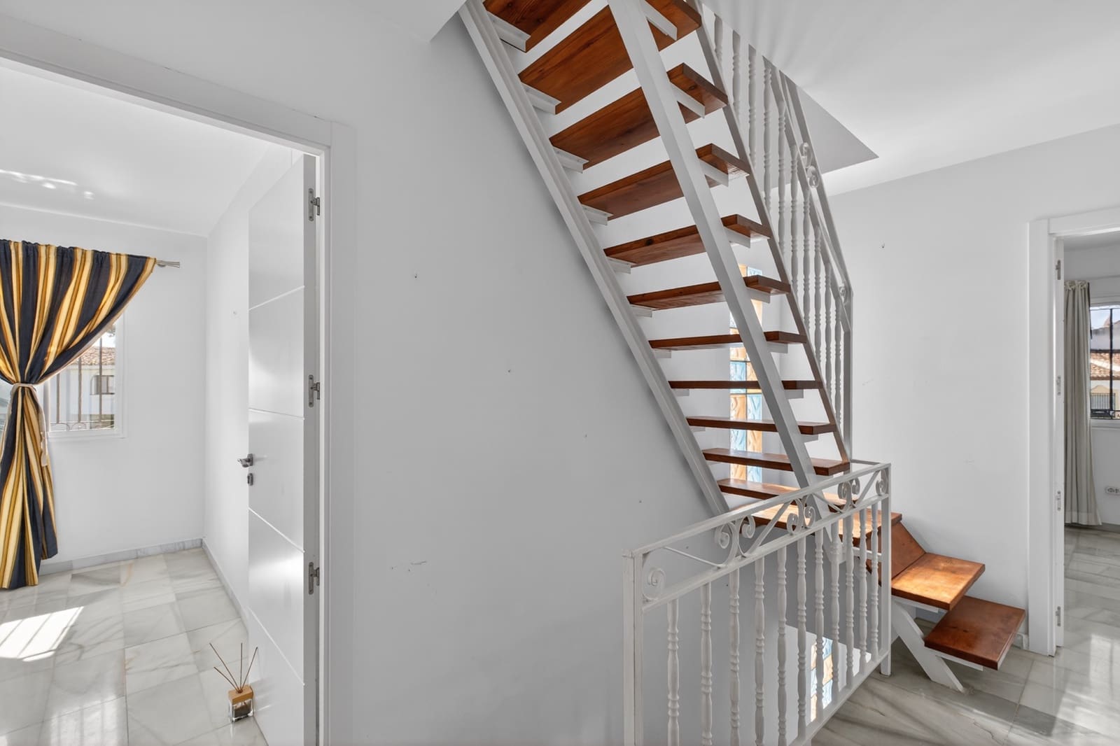 3 soveværelse Rækkehus til salg i Mijas Costa med swimmingpool garage - € 459.000 (Ref: 9758227)